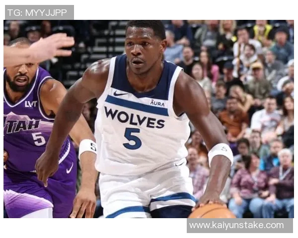 爱德华兹末节发力拿下7分全场24投仅中7三分球表现不佳